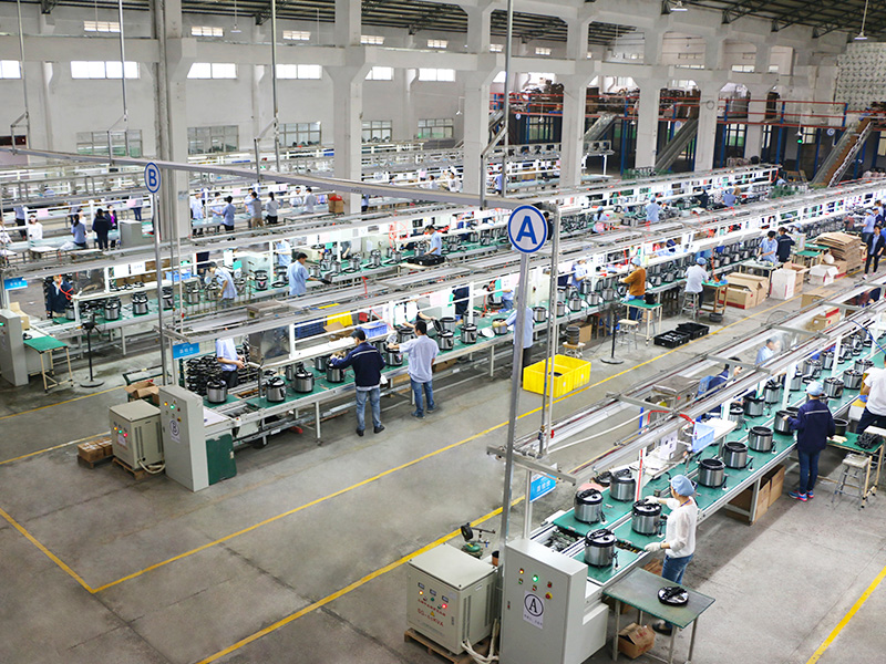 壓力鍋小(xiǎo)家(jiā)電(diàn)生(shēng)産車(chē)間(jiān)